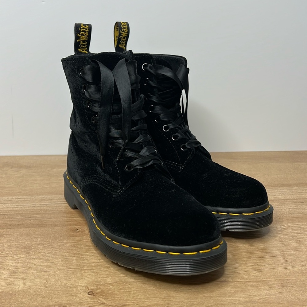 Dr Marten Black Boots Black Ribbon Laces 1460 Pascal Velvet Women's Size 7